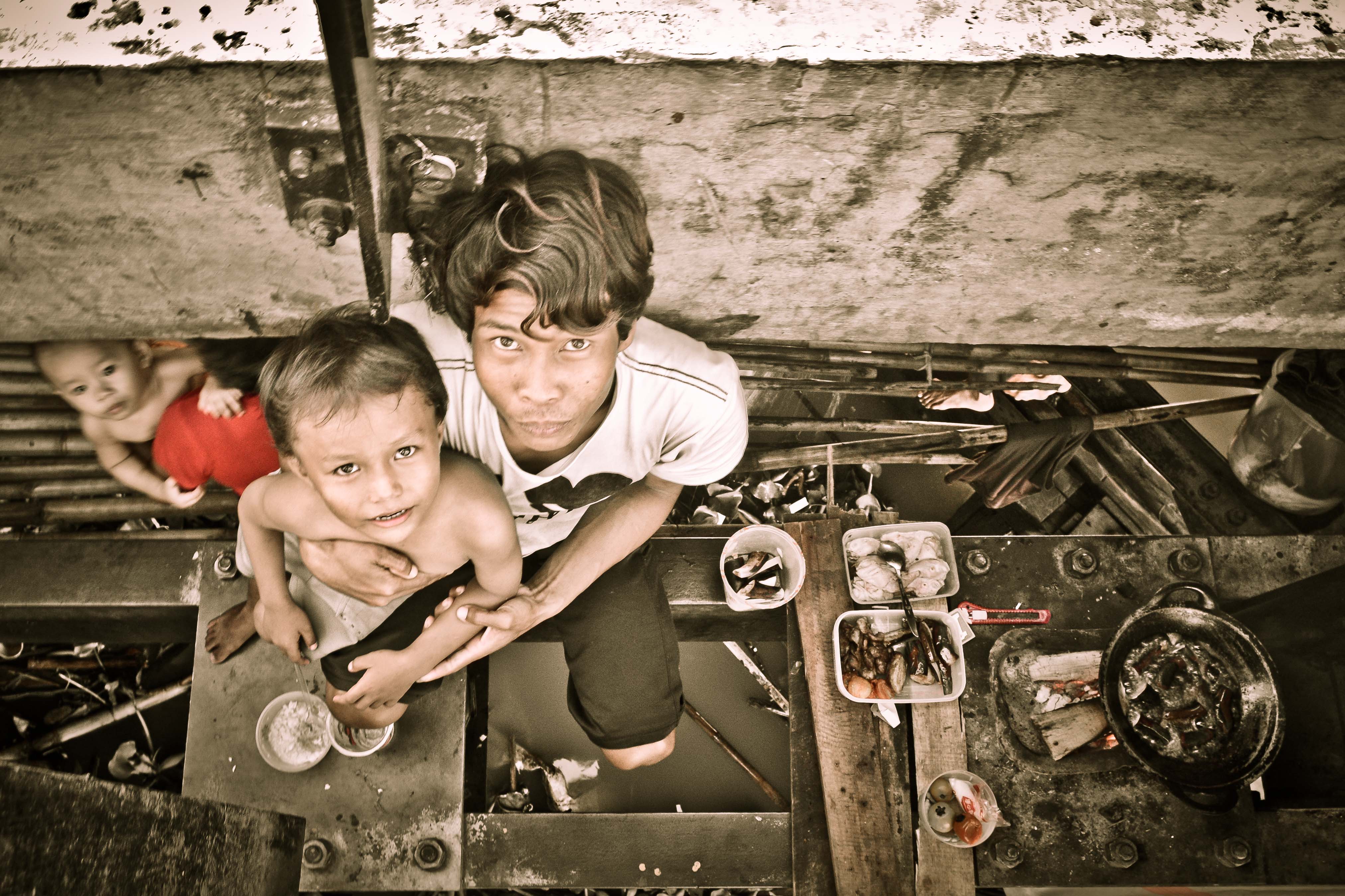 indonesian family living in poverty in borneo